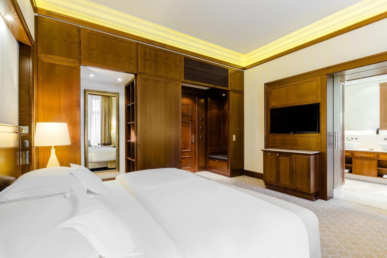 Excelsior Hotel Ernst Am Dom Kolín nad Rýnem Exteriér fotografie A bedroom at the hotel