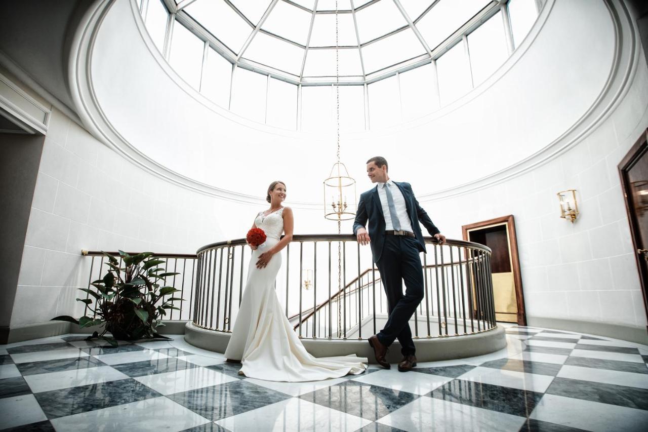 Excelsior Hotel Ernst Am Dom Kolín nad Rýnem Exteriér fotografie Wedding couple at the Hotel