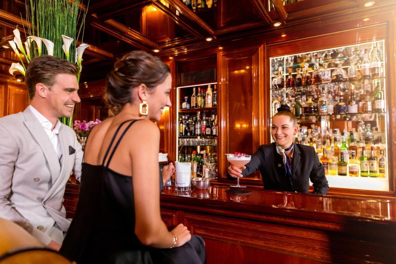 Excelsior Hotel Ernst Am Dom Kolín nad Rýnem Exteriér fotografie The bar at the St. Regis New York