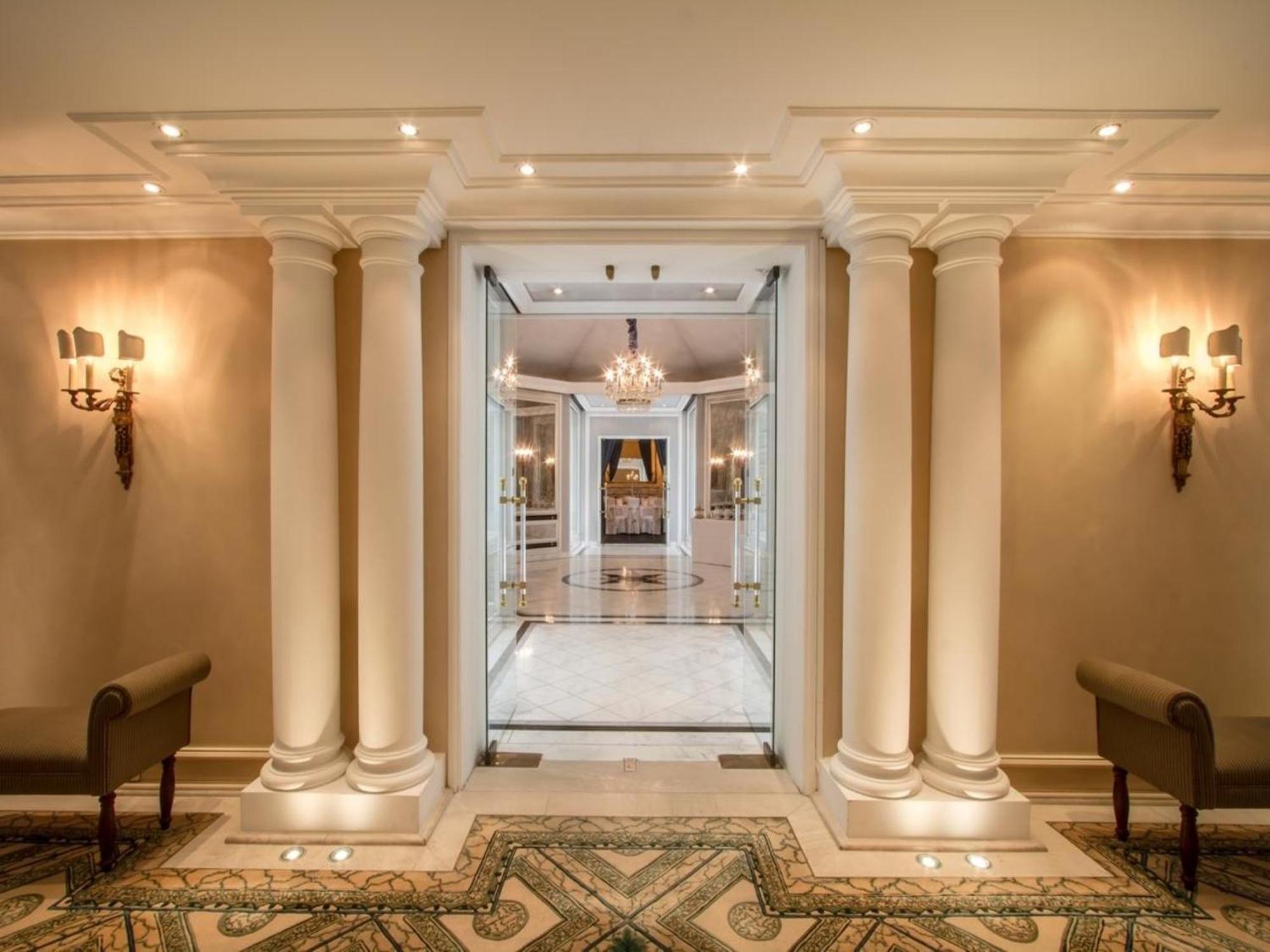 Excelsior Hotel Ernst Am Dom Kolín nad Rýnem Interiér fotografie Entrance to the hotel